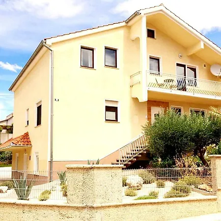 Nina Apartament